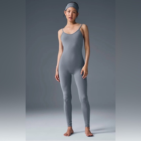 ALO Yoga Pants - ALO Yoga Airbrush One And Done Onesie grey small EUC